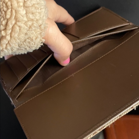 Gucci Beige and Brown iconic Monogram GG Supreme Long wallet - Picture 11 of 17